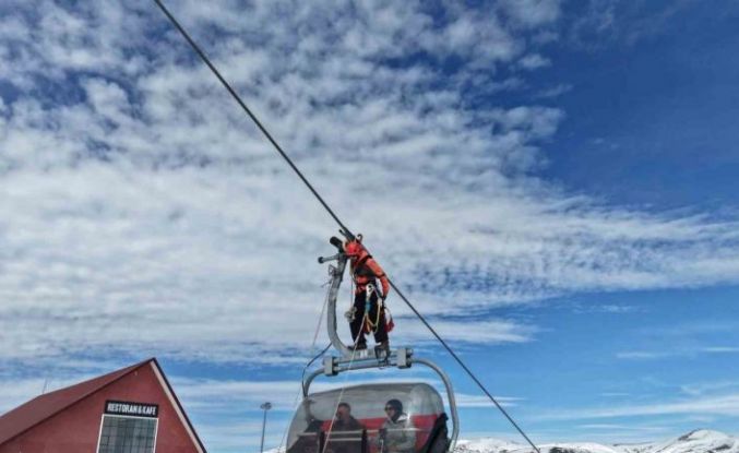 Teleferikte mahsur kalanlar başarılı bir operasyonla kurtarıldı