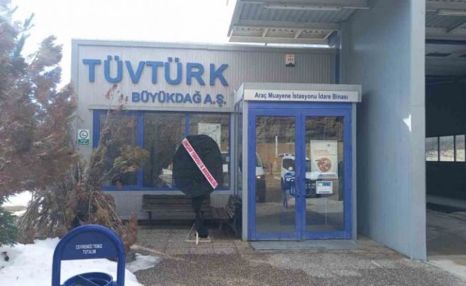 TÜVTÜRK’e siyah çelenk bırakıldı