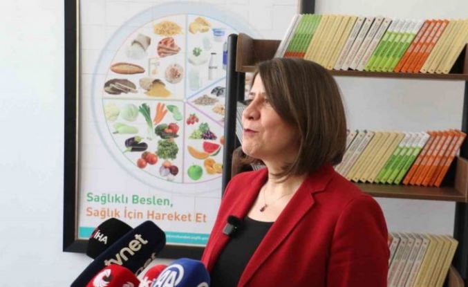 Uzmanından uyarı: "Ramazan’da sağlıklı beslenmenin temel kriterlerden birisi sahurun ve iftarın yapılması, araya ara öğünün eklenmesi"