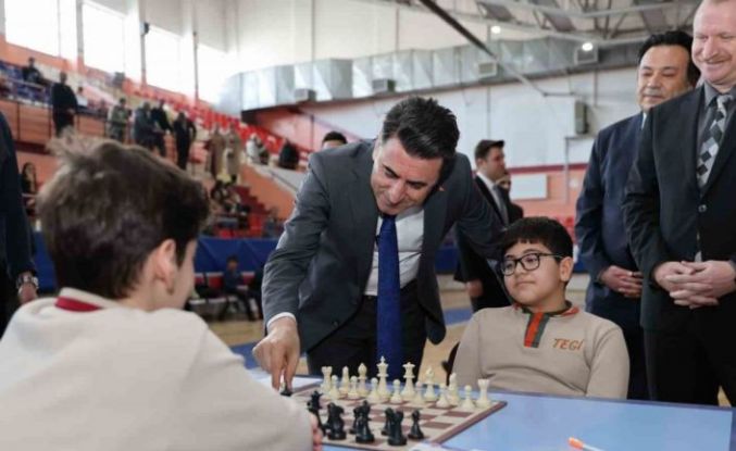 Vali Aygöl ilk hamleyi yaptı, turnuva başladı