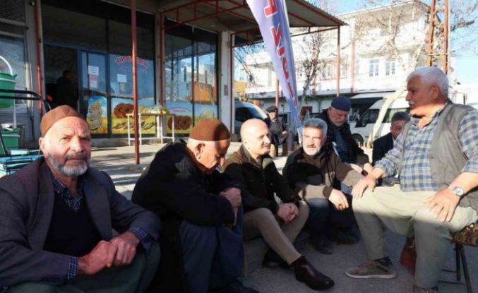 Vali Osman Varol semt pazarında vatandaş ve pazarcılarla buluştu