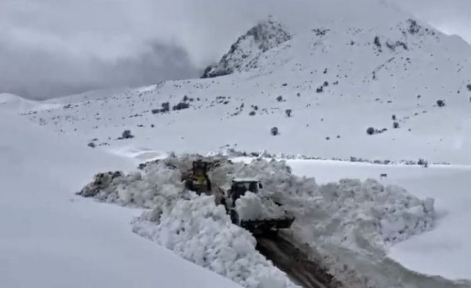 Yayladere’de iki metreyi bulan karla mücadele