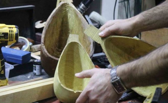 15 yaşında bir tahta parçasıyla başladığı mesleğinde 34 yıldır notalara şekil veriyor