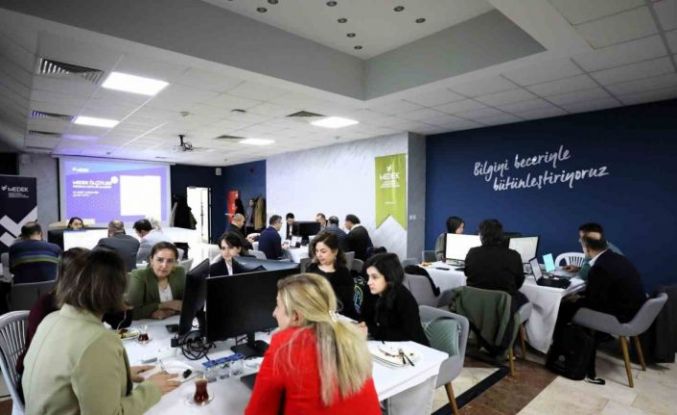 42 uzman ön lisansın geleceği için buluştu