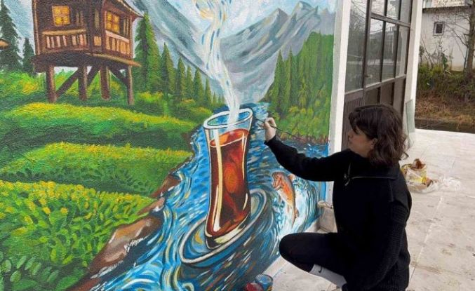 Adana’dan öğrenim için geldiği Rize’yi renklendiriyor