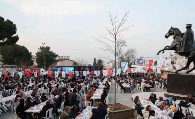 Alaşehir’de yüzlerce kişi iftarda buluştu
