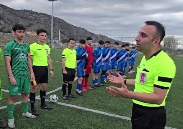 Amasya’da sahada sağlık görevlisi olmayınca hakem maçı oynatmadı