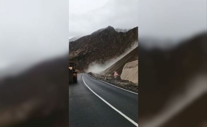 Artvin-Şavşat karayolunda heyelan