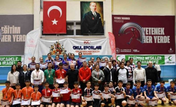 Badminton Yıldızlar Grup Müsabakaları sona erdi