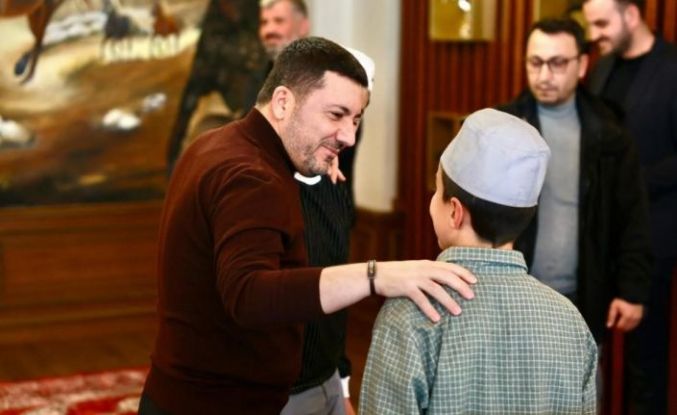 Başkan Arı, hafızlık öğrencilerini makamında ağırladı