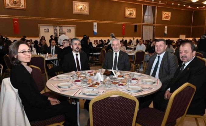 Başkan Başdeğirmen, üniversiteli gençlerle iftarda buluştu