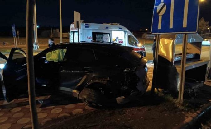Batman’da iki otomobil kafa kafaya çarpıştı: 1 yaralı