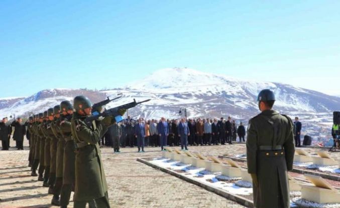 Bayburt’ta Çanakkale Zaferi’nin 111. yılı ve 18 Mart Şehitleri Anma Günü dolayısıyla tören düzenlendi