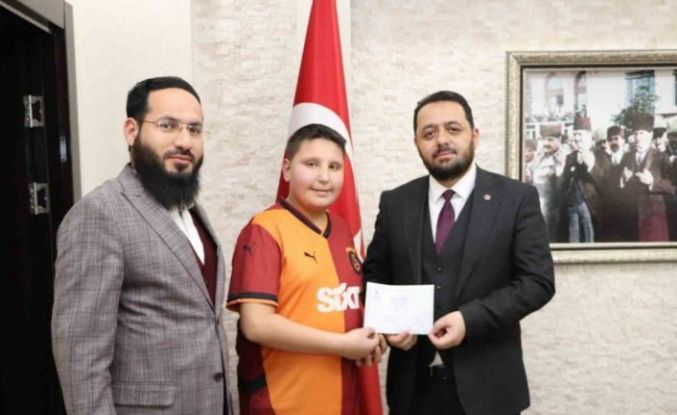 Bayram harçlıklarını Filistin’e bağışladı