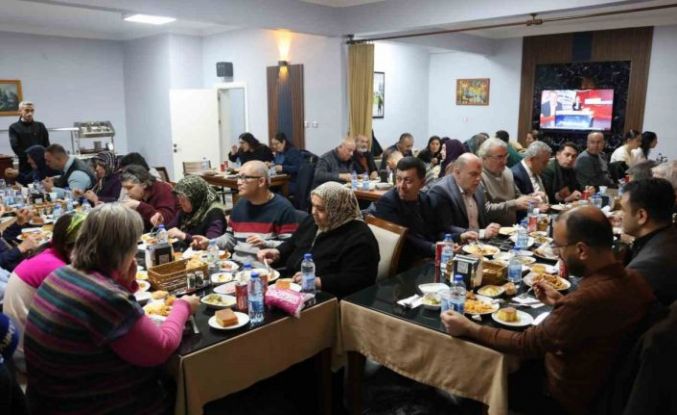 Beyazay ailesi iftarda bir araya geldi