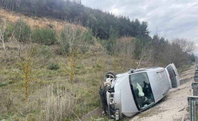 Bilecik’te şarampole uçan araçtaki 2 kişi yaralandı