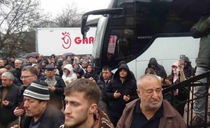 Bolu’da 37 kişilik umre kafilesi dualarla uğurlandı