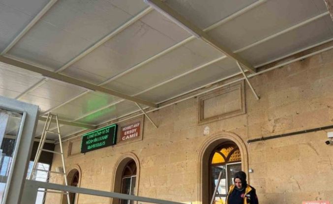 Burdur’da merdivenden düşen usta ve çırağı yaralandı