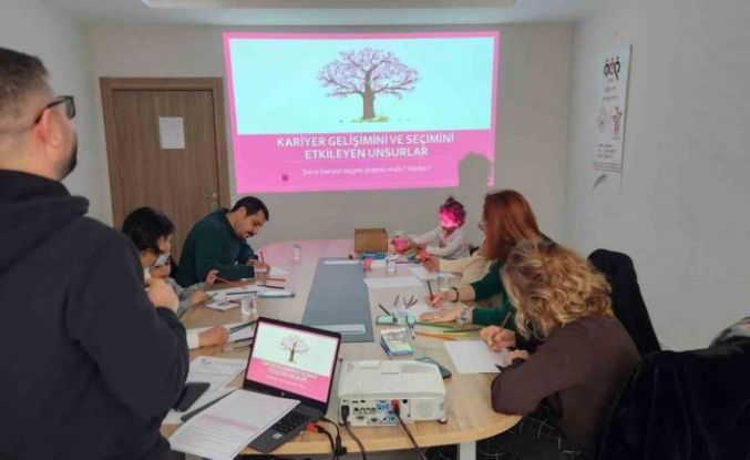 Çiftler saygılı bir evliliğe, aileler çocuklarını görmeye ve duymaya hazırlanıyor