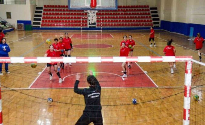 DBB Kadın Hentbol Takımı 1. Lig yolunda