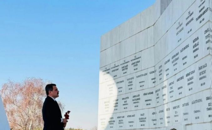 Devlet Büyükleri Anıt Mezarlığı’nda Anma Programı Gerçekleştirildi