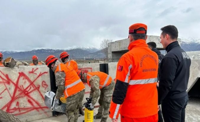 Erzincan’da "Enkazdan yaralı tahliye ve çadır kurma yarışması" düzenleniyor