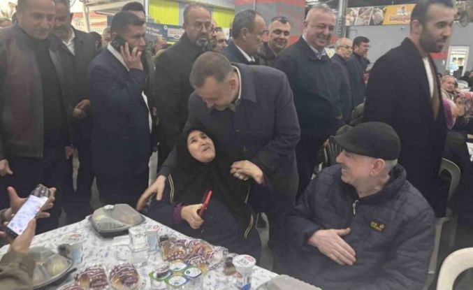 Ezine’de 10 bin kişi iftar sofrasında buluştu