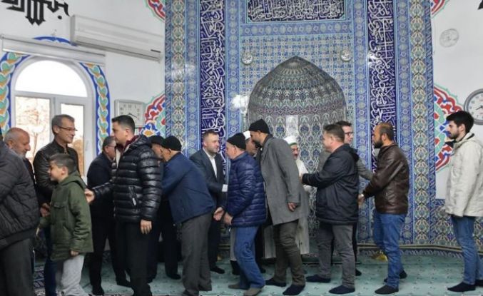 Ezine’de namaz sonrası bayramlaşma