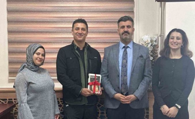 Gazeteci-yazar İbrahimoğlu öğrencilerle bir araya geldi