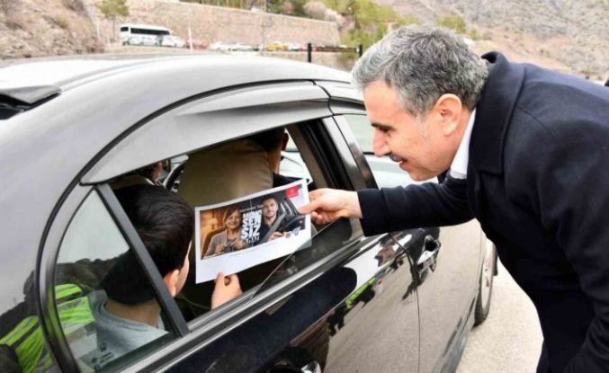 Gümüşhane Valisi Atay, bayram öncesi trafik denetimlerine katıldı