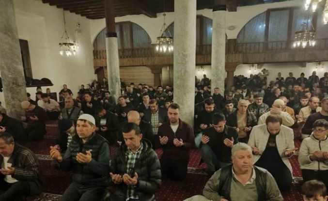 Kadir Gecesi huşu içinde idrak edildi