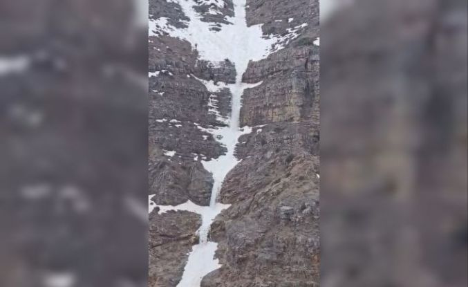 Kemaliye’de "kar şelalesi" görüntülendi