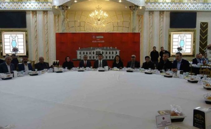 Kilis Valisi Kalaylı, muhtarlarla iftar programında buluştu