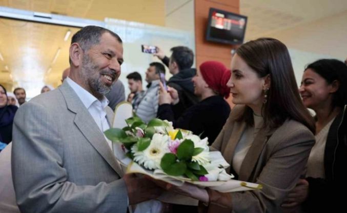 Mardin’de "Aile Yılı" kapsamında umreden dönen çiftlere duygusal karşılama
