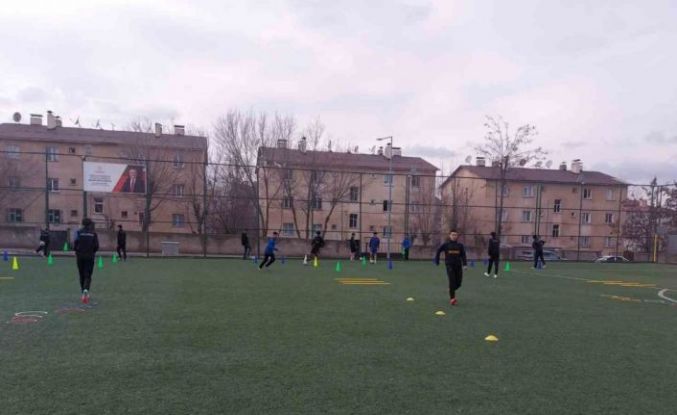 Muş’ta futbol antrenmanları sürüyor