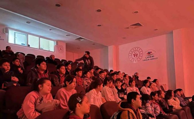 Öğrenciler tiyatro ile polislik mesleğini canlandırdı