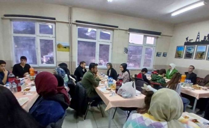 Posof Aşık Sabit Müdami Anadolu İmam Hatip Lisesi’nde iftar programı