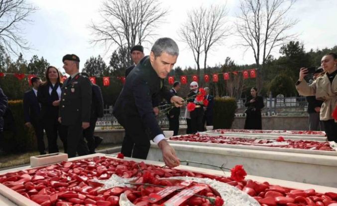 Protokol üyelerinden şehitlik ziyareti