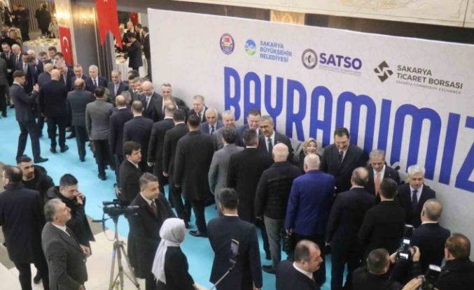 Sakarya protokolü ve vatandaş bayramlaştı