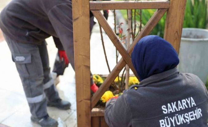 Sakarya’da caddeler, parklar ve camiler bayrama hazır hale geldi