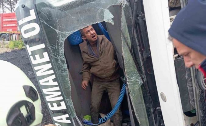 Samandağ’da devrilen tırın sürücüsü yaralandı