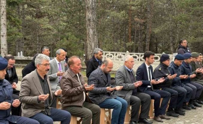 Şehit Hava Pilot Teğmen Yavuz Eracar kabri başında anıldı