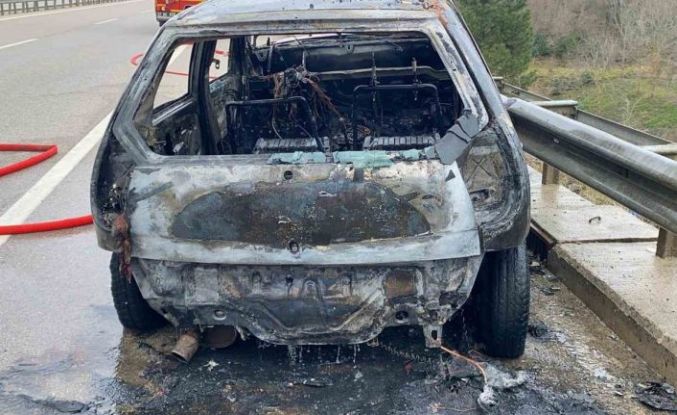 Seyir halinde otomobil alev aldı: 2 yaralı