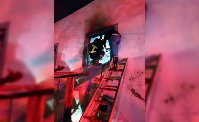 Siirt’te iki katlı binada korkutan yangın