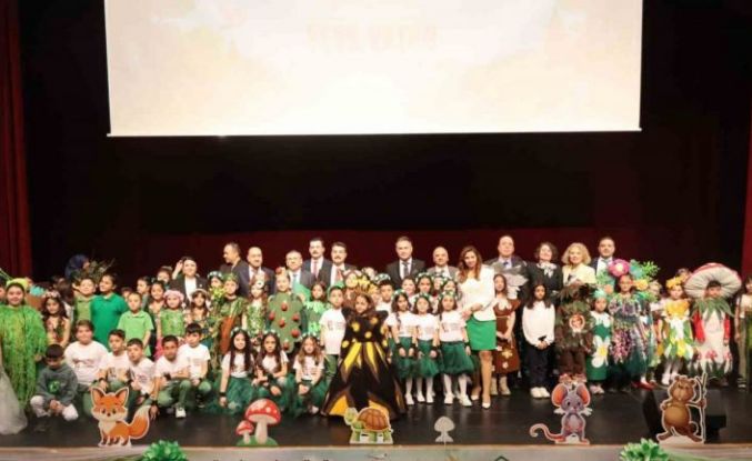 Sivas’ta öğrencilerden Orman Haftası’nda renkli kutlama