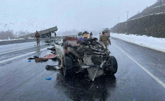 Tatvan’da feci kaza: 2 ölü, 5 yaralı