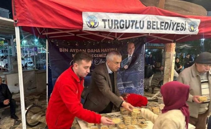 Turgutlu Belediyesinden Kadir Gecesi’nde helva ikramı