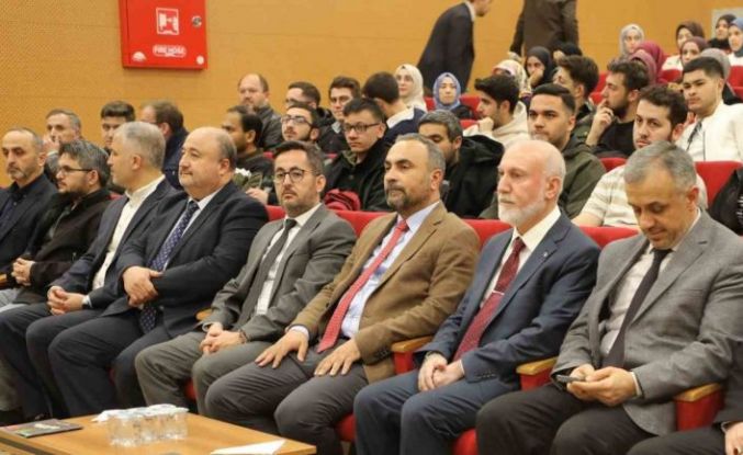 Üniversitesi gençler Kur’an-ı Kerim’i güzel okumak için yarıştı