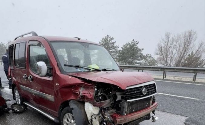 Uşak’ta hafif ticari aracın bariyere çarpması sonucu 6 kişi yaralandı