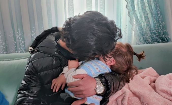 Yangından kurtardığı bebekle buluştu, duygusal anlar yaşandı